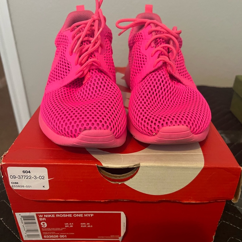 Pink Roshe Nikes